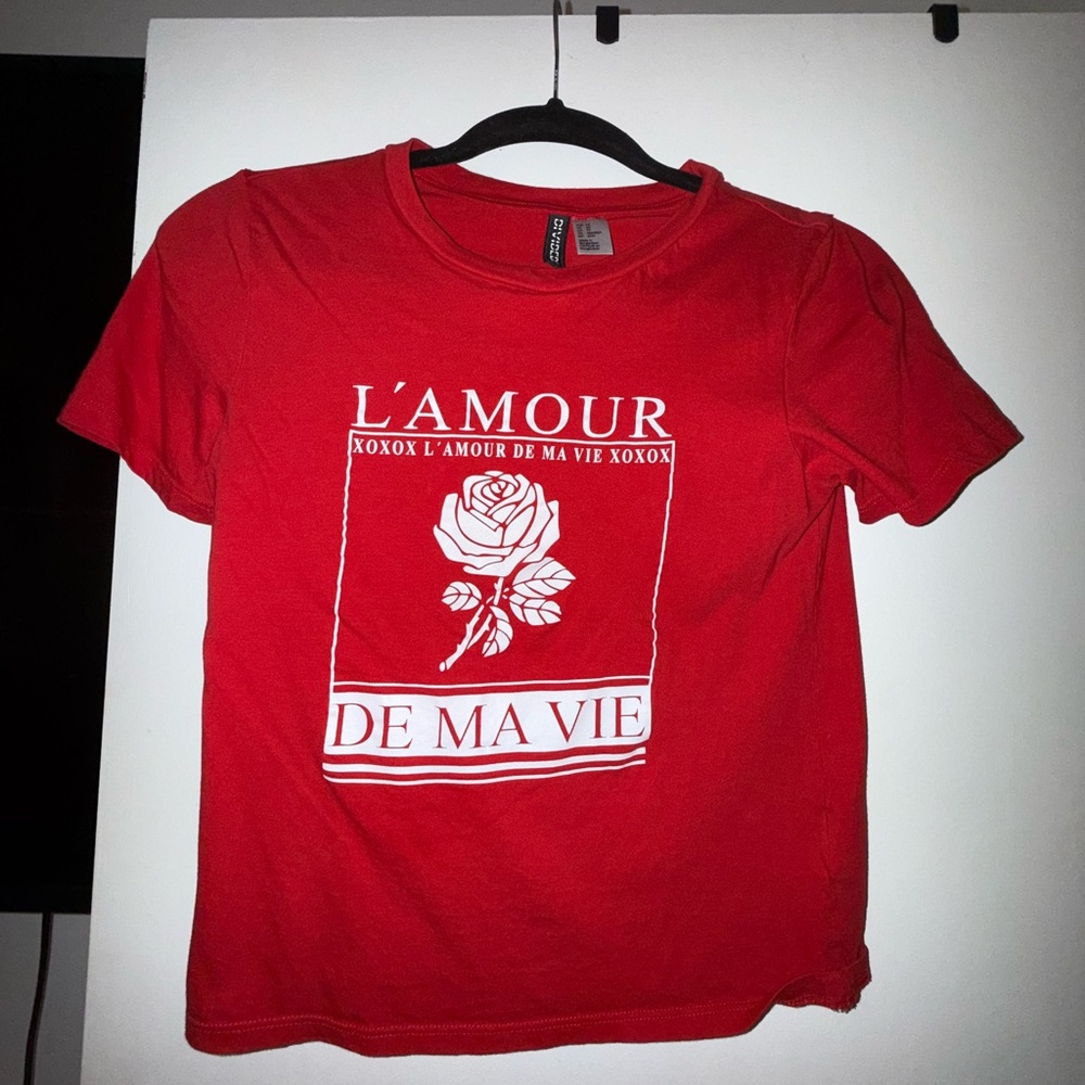 Divided Red Graphic Tee. Xs